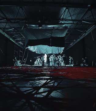 Code-Productions-кейси-Знімальний-майданчик-Вишневе-Харфанг-зйомка-в-чорній-студії