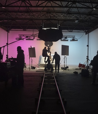 Робота гаффера Ярослава Кутніка: налаштування DMX-пульта для зміни колірних партитур