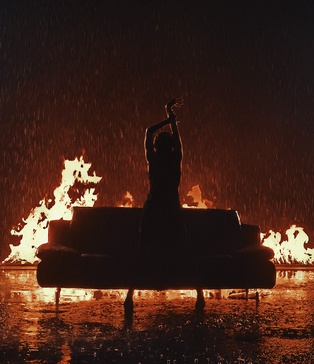 павільйон зі штучним дощем оренда | контрольований дощ для кліпів | студія для fashion‑зйомок з дощем