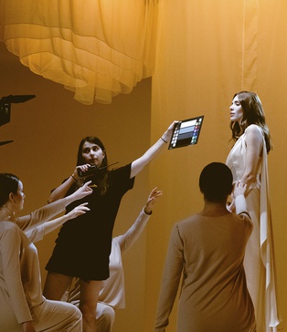 Режисер Влад Манка на майданчику під час зйомки Anacosma clinic