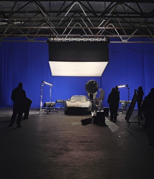 павільйон з blue screen для кліпів | хромакей для віртуальних сцен | green screen 360° Київ | павільйон зі змінним chroma key