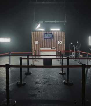 Найбільший кінознімальний павільйон Київ: приклад побудови зони паспортного контролю