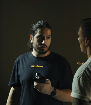 Backstage — операторська команда перевіряє кадр перед зйомкою