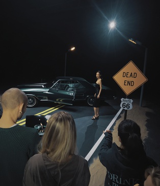 удівництво декорацій для відео та фото: шматок хайвею в павільйоні студії