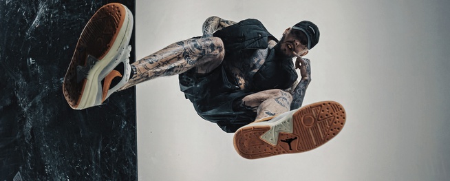 Shooting under glass - Оренда системи Under-Glass Rig 2х1.5м в SP Studio. Зйомка з нижньої точки (POV підлоги) через оргскло, оренда для зйомки Київ.