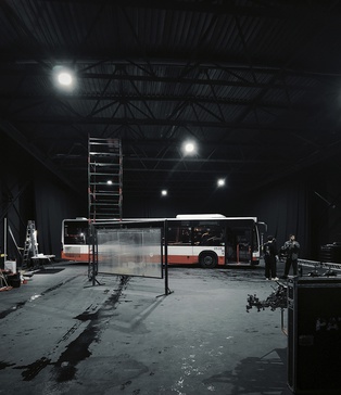 Автобус у павільйоні Movie Space SP Studio під час зйомки реклами COOSH