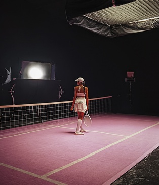 оренда чорного павільйону Київ | павільйон для fashion-зйомок | павільйон для кліпів Київ | павільйон зі штучним дощем | павільйон для автомобільних зйомок | локація для зйомок авто |