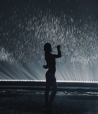 штучний дощ студія київ  | оренда студії з дощем Київ | аквазона оренда | зйомка з дощем Київ