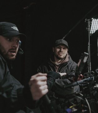 Операторська група біля камери — павільйон SP Studio, LED‑панелі, технічний супровід зйомки