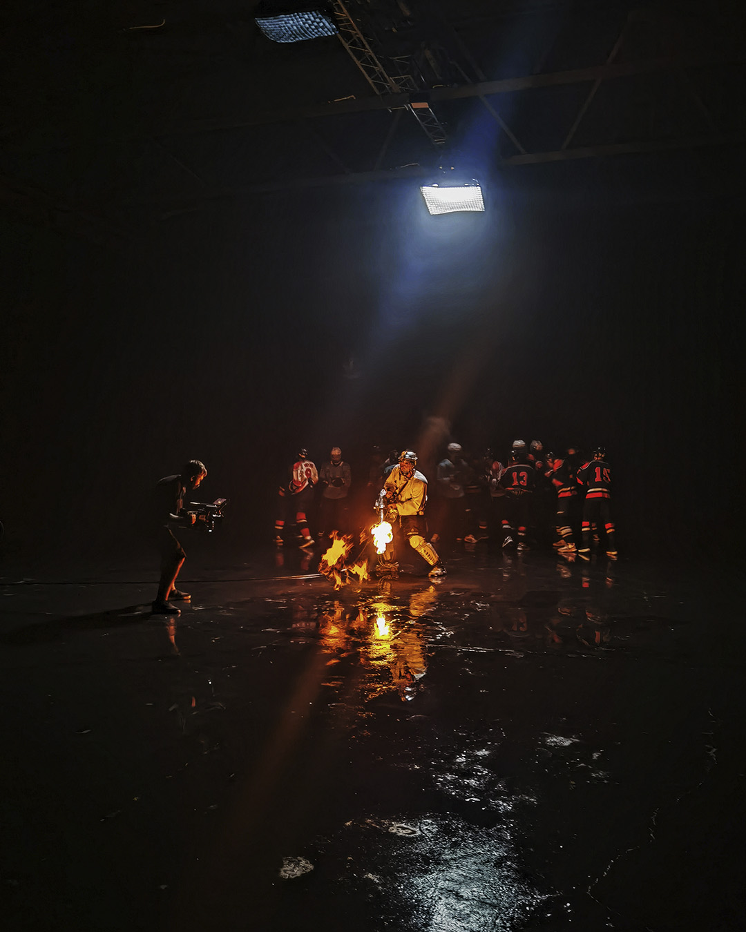 зйомка-з-вогнем-та-водою-Київ-мокра-підлога-в-студії-вогнева-гармата-полум'я-на-зйомці