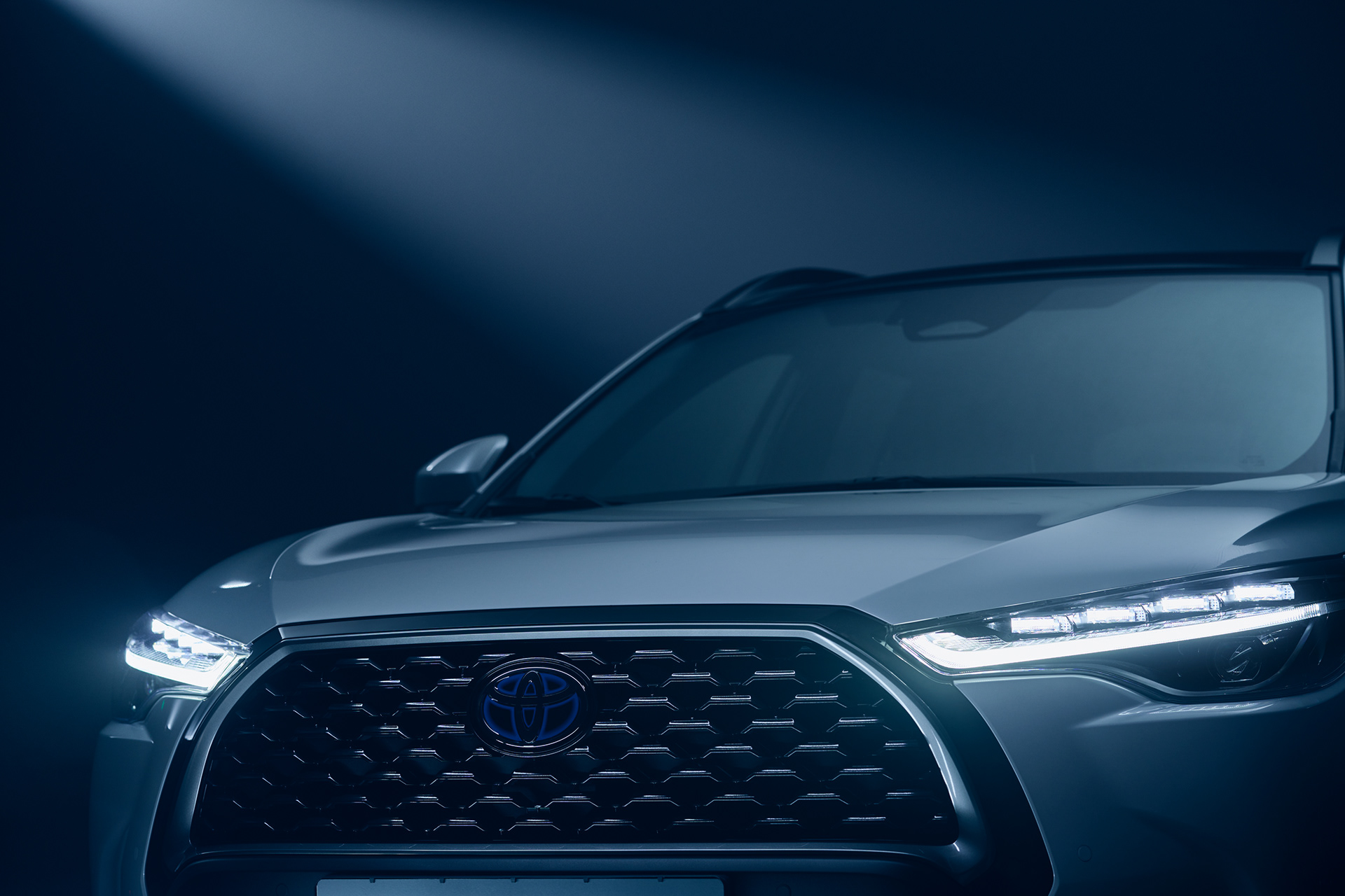 Toyota Corolla Cross 2023 | Знімальний майданчик Київ | Найбільший павільйон для зйомок | Оренда знімального майданчику Київ | Велика циклорама Київ | Біла циклорама Київ | Оренда циклорами Київ | Павільйон з циклорамою | Найбільша циклорама Київ