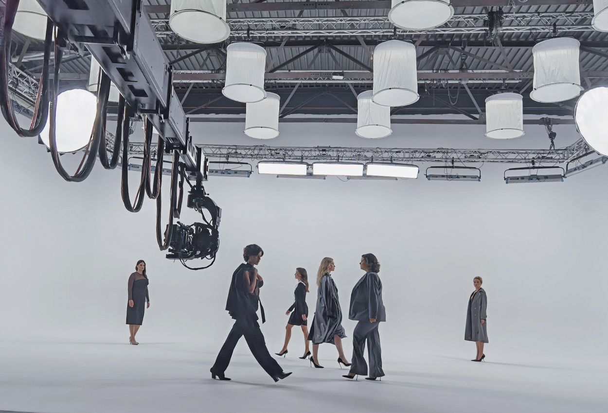 зйомка-на-білій-циклорамі-бренд-VOVK-Руся-Данілкіна-велика-циклорама-біла-київ-фото-студія