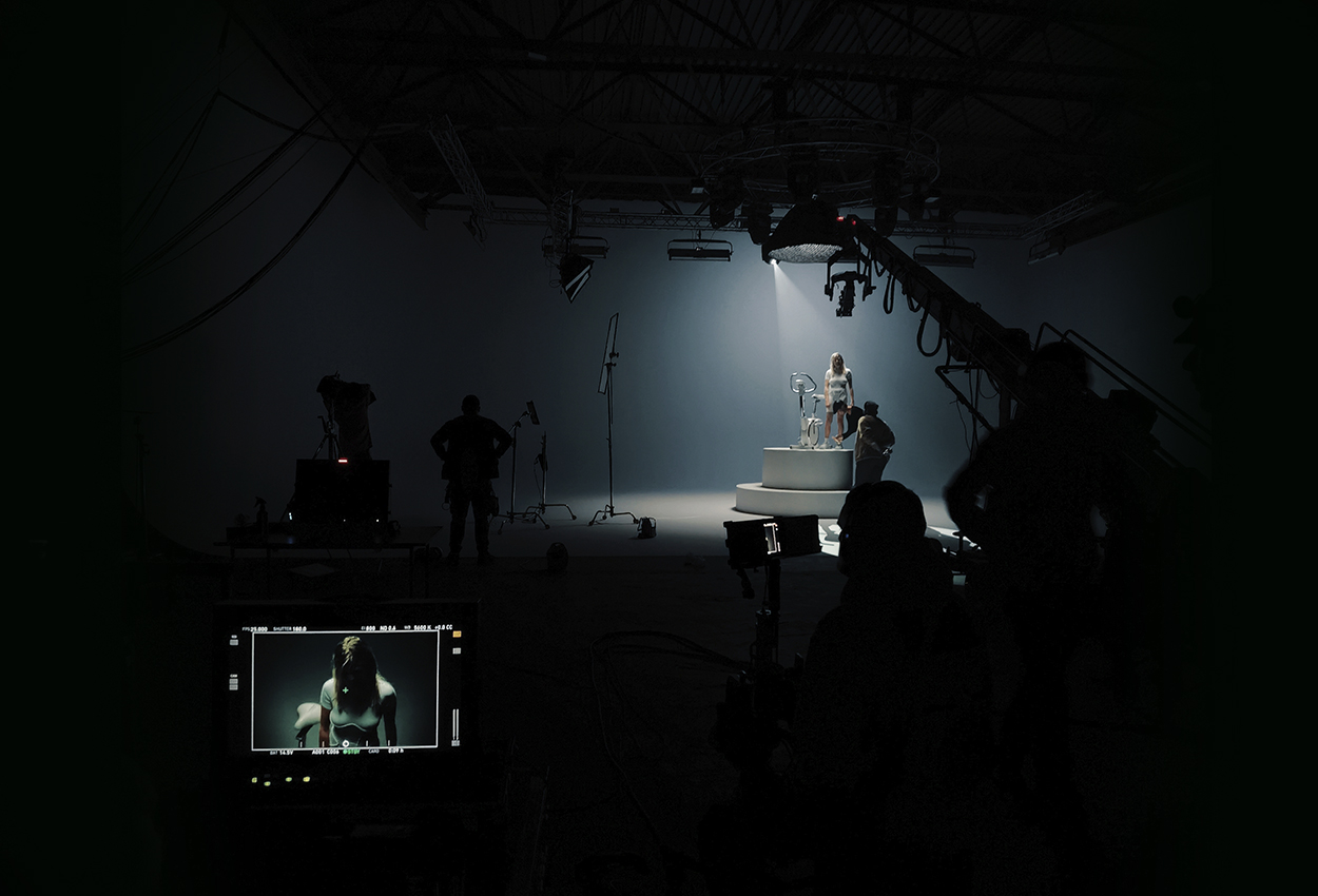 Технічне забезпечення зйомок кліпів: кран, світло та простір