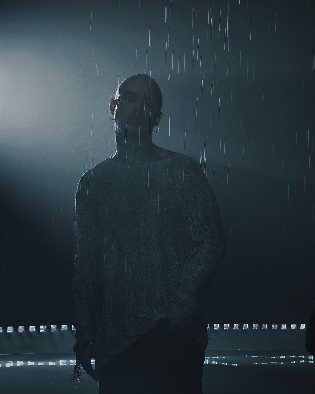 Великий-басейн-з-водою-зйомка-кліпу-для-U_C-чорний-павільйон-кіносвітло-для-зйомки-студія-для-фотозйомки