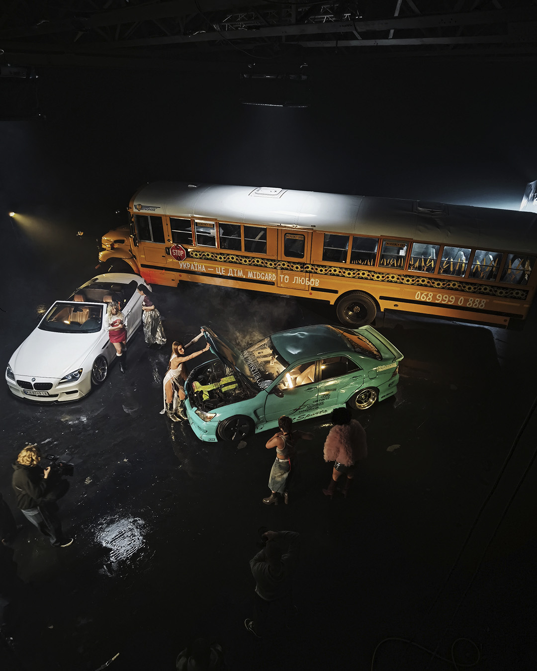 Автомобільна-студія-де-знімають-кліпи-в-Києві-студія-для-зйомок-кліпів-з-автомобілями-машина-в-кадрі-SkyPanel-S360-C