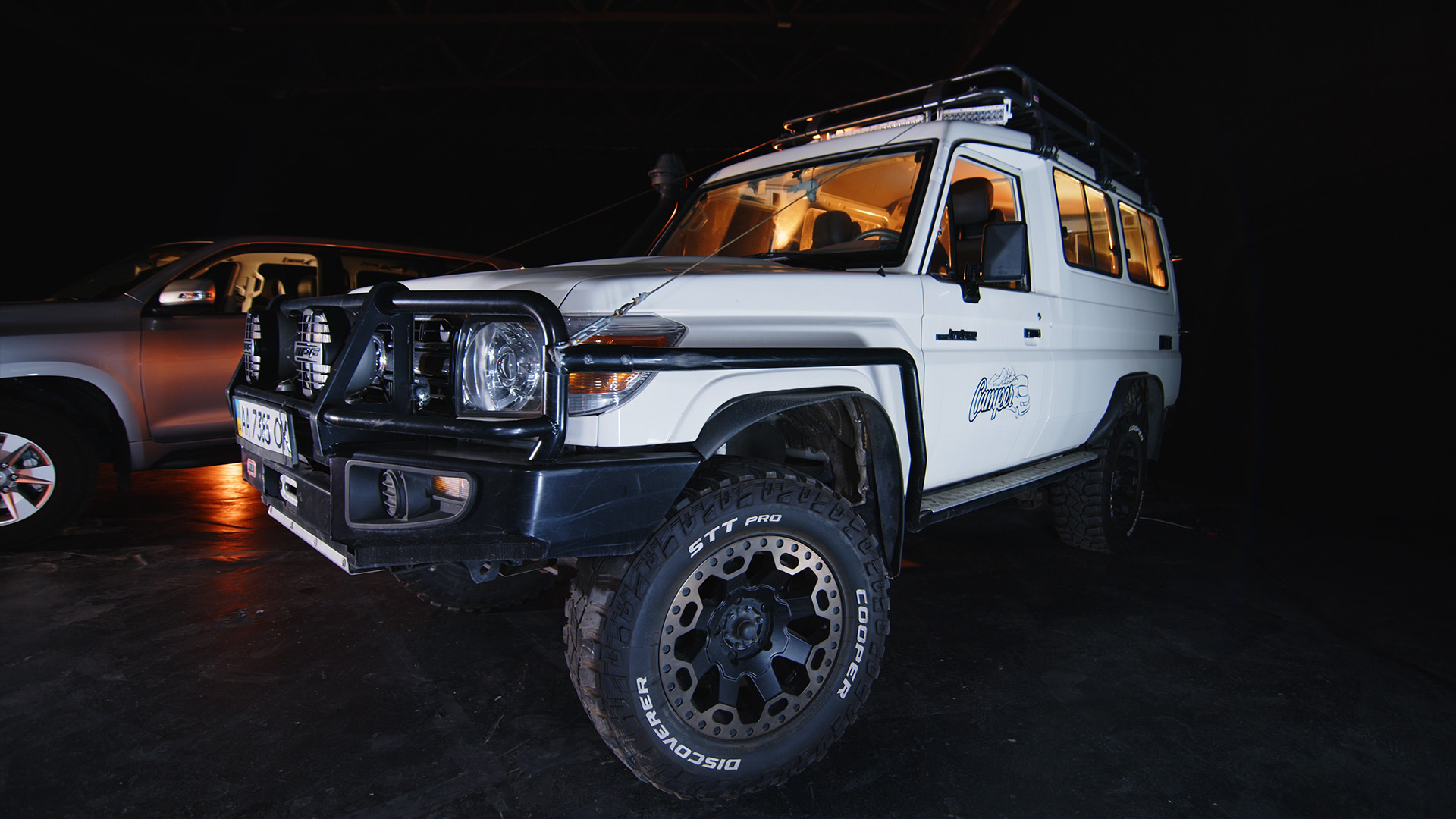 автомобільна зйомка для брендів | студія для зйомок авто оренда  | зйомка авто в студії