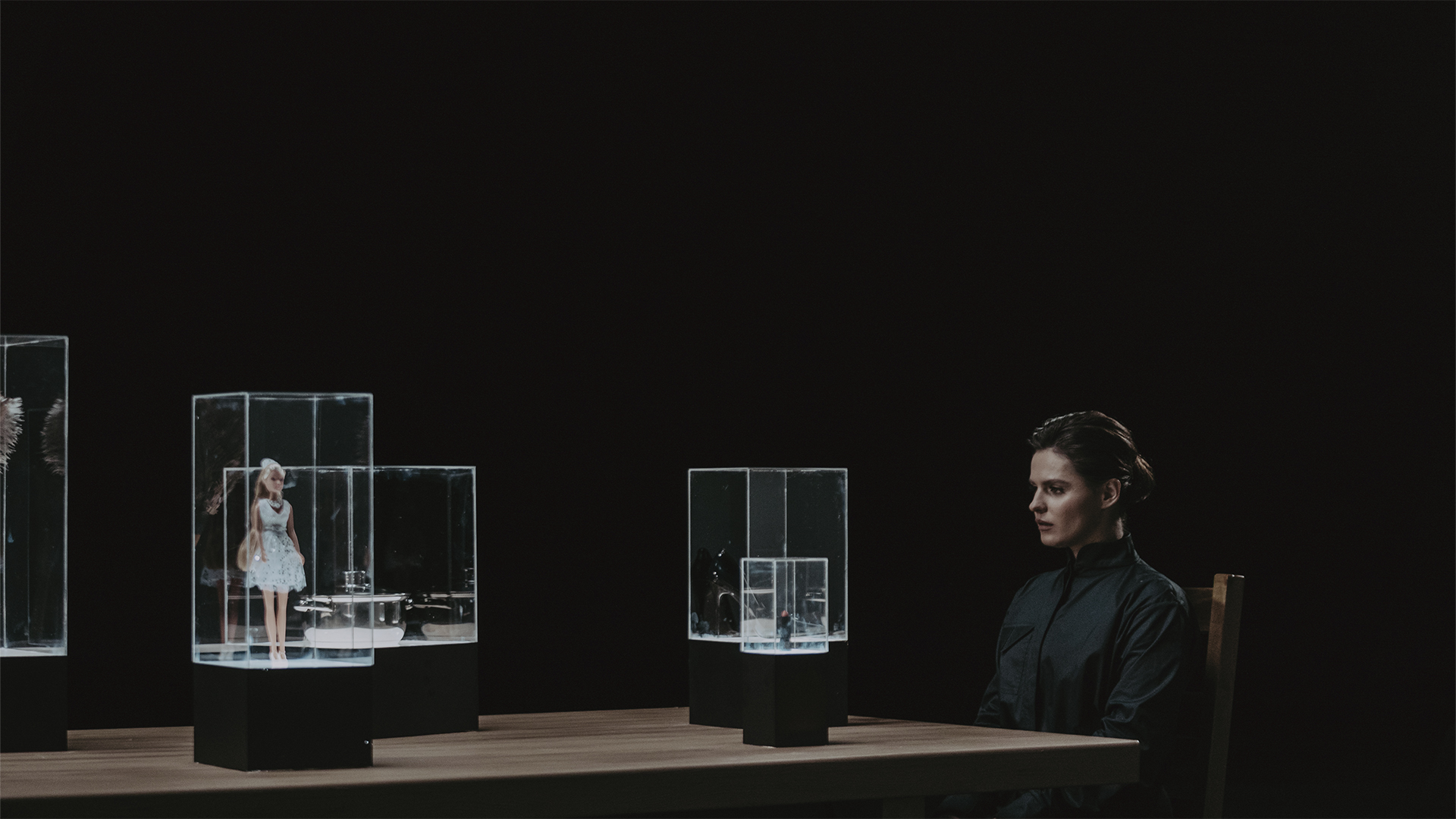 зйомка для бренду COVER | тросові системи для зйомки | каскадерські рішення у павільйоні | Arri SkyPanel DMX контроль | арт‑департамент MATERIA | оренда павільйону SP Studio