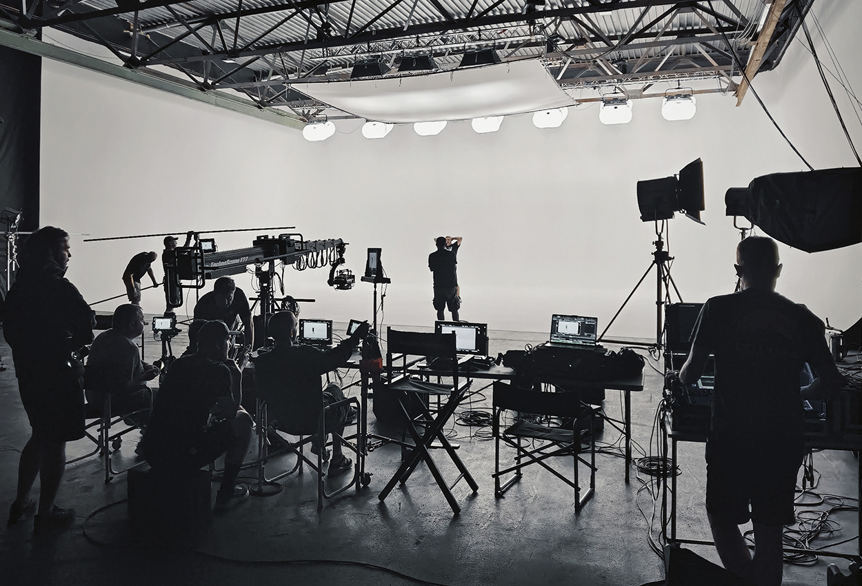 Біла циклорама 12х18х12 для зйомок великих декорацій | оренда білої циклорами Київ | фотостудія з циклорамою Київ оренда