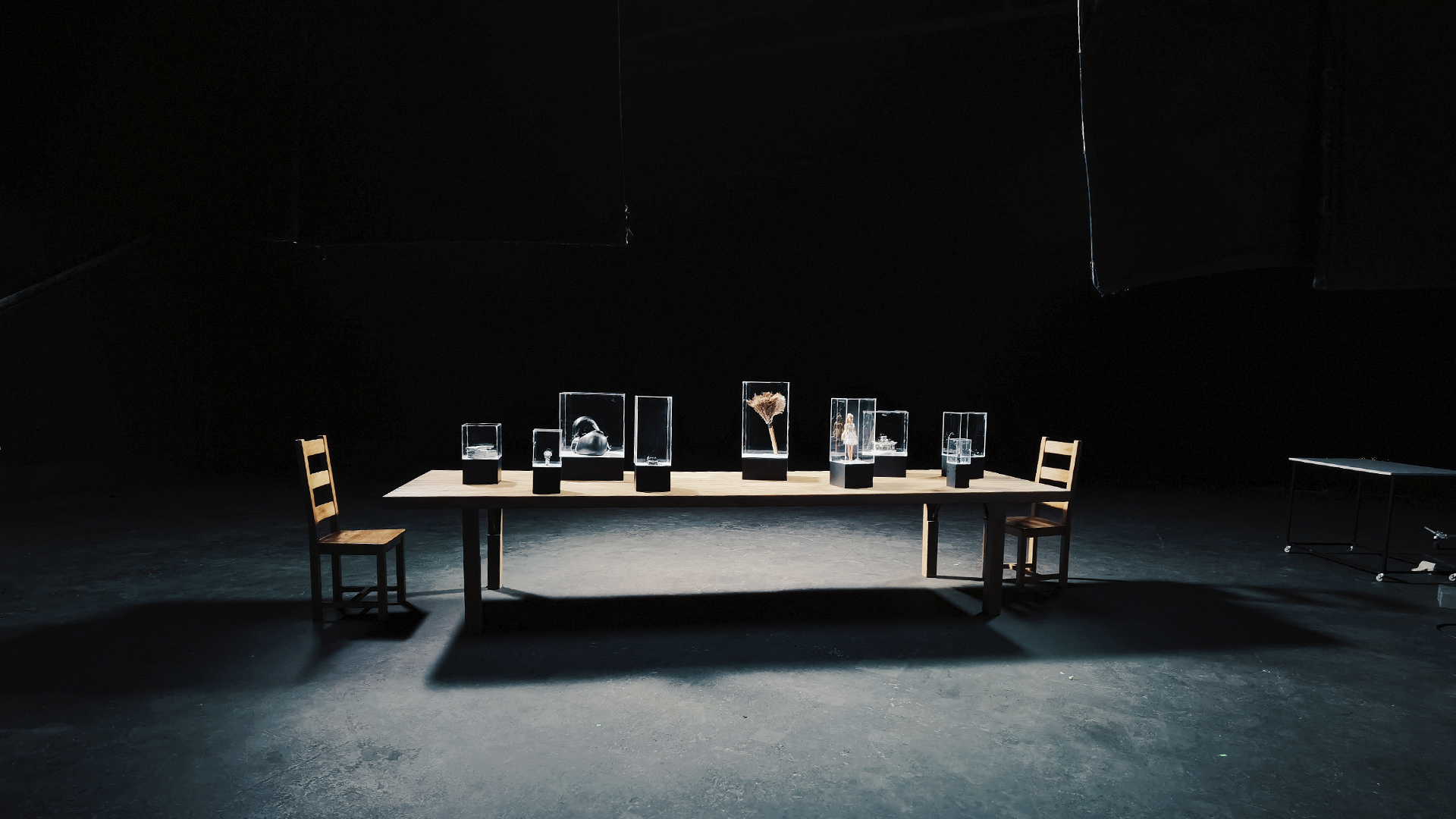 Зйомка на 4-метровому столі | реквізит на замовлення від MATERIA