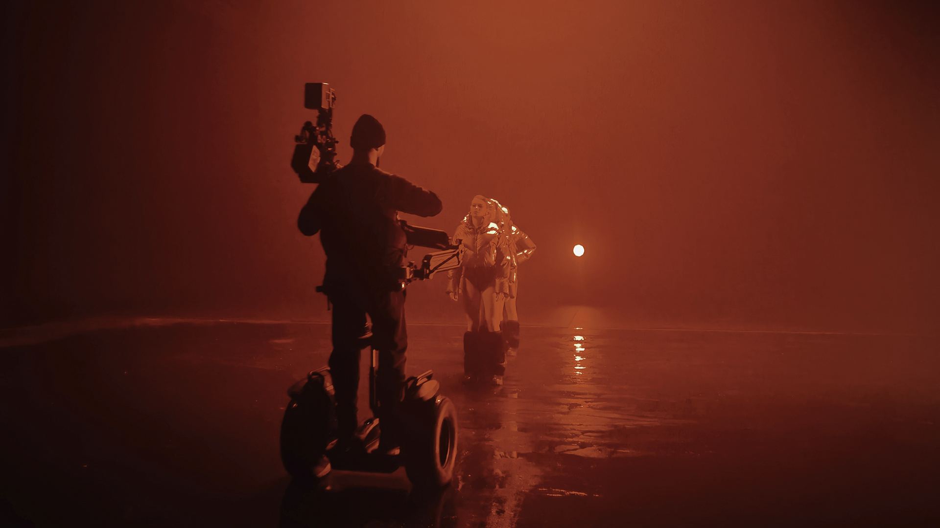 Робота оператора Max Salo зі стедікамом під час зйомок кліпу Гаснуть ліхтарі