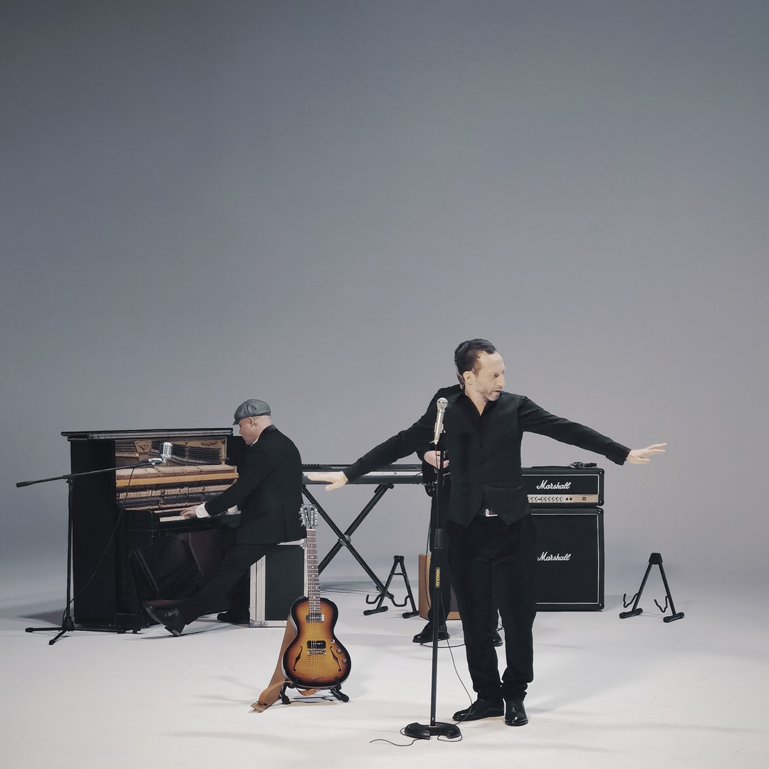 Режисер Віктор Скуратовський та Михайло Крупін обговорюють кадр у SP Studio