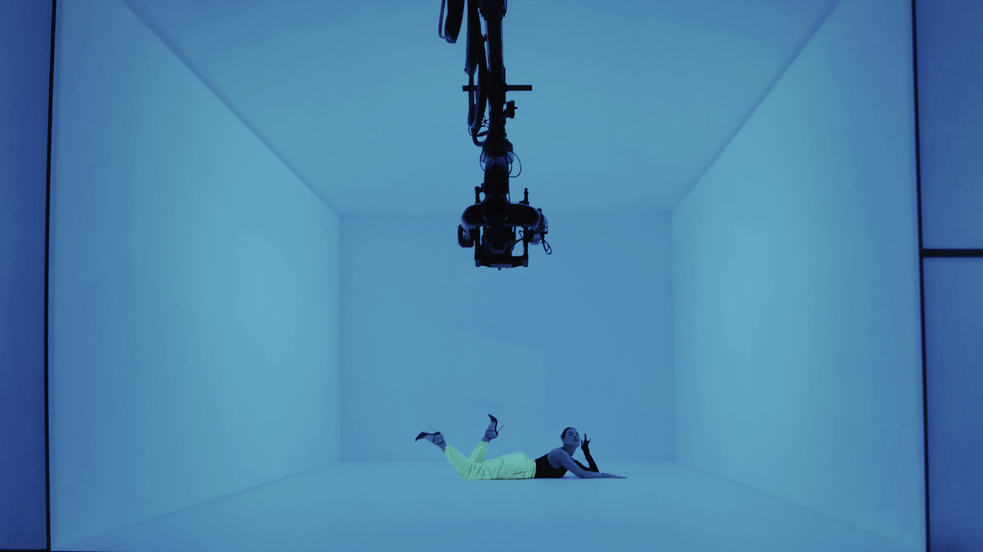 Світловий куб у павільйоні SP Studio — сцена з кліпу KISS