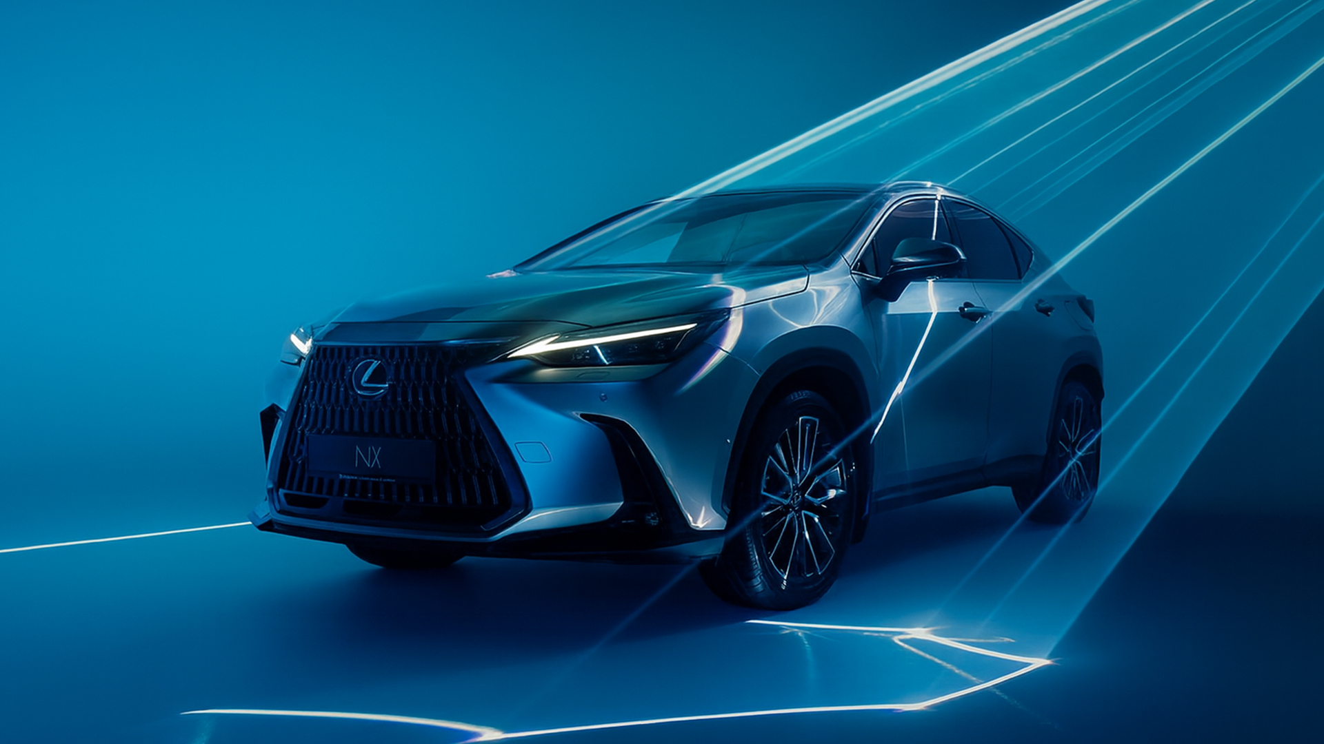 Автомобільна зйомка Lexus NX 350h на білій циклорамі SP Studio