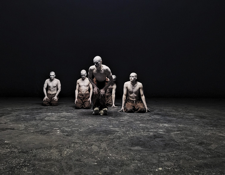 чорна-студія-оренда-Yaroslav-Fedorenko-DOP-Dramatic-Low-Key-Lighting-Metal-Video