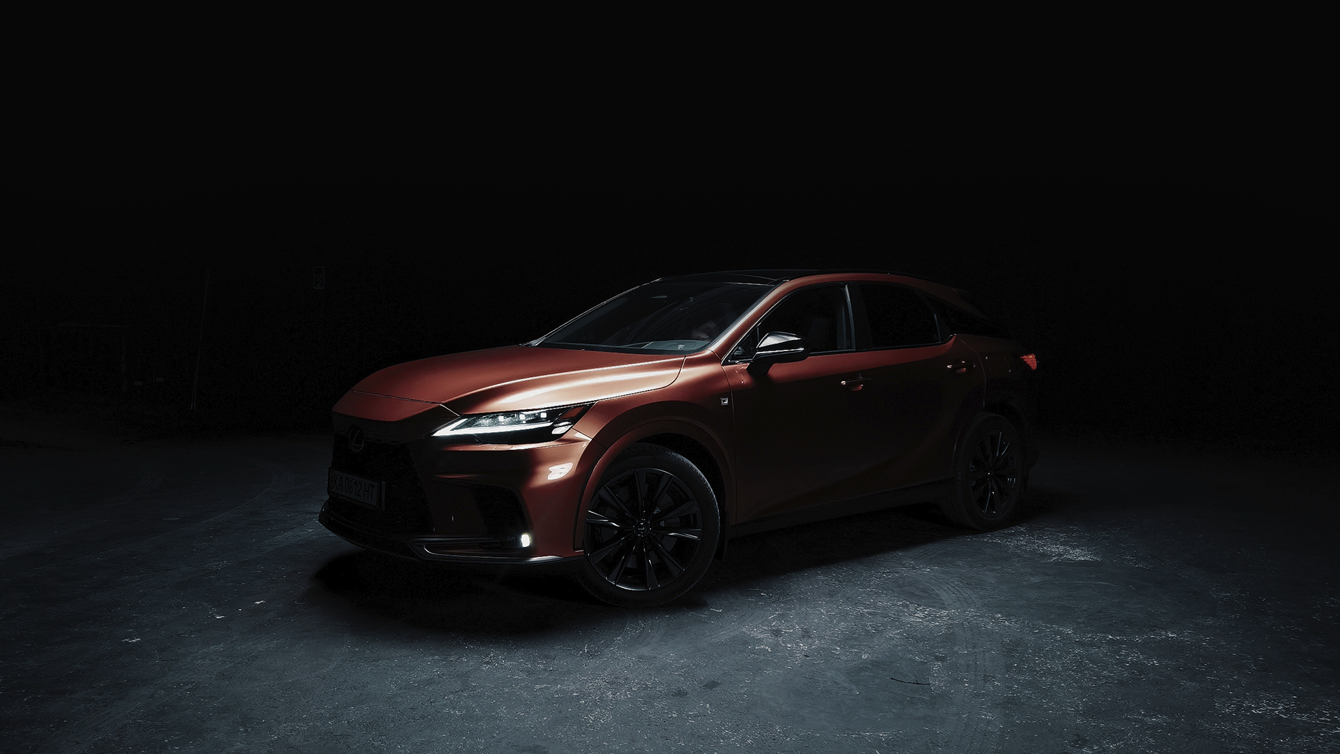 Lexus RX 350 у студії SP Studio — авто‑зйомка Київ, глянцева обкладинка, чорний фон, преміум‑дизайн