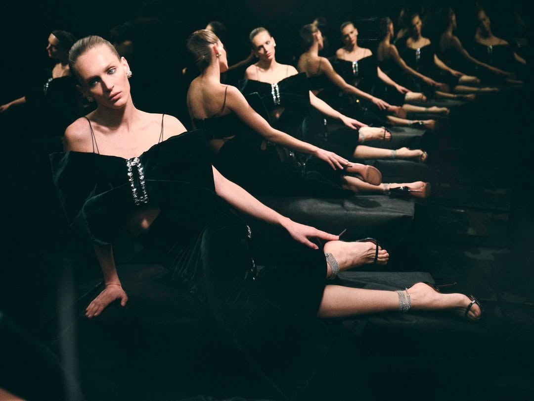 Зйомка моделей серед води та дзеркал: ефект Задзеркалля