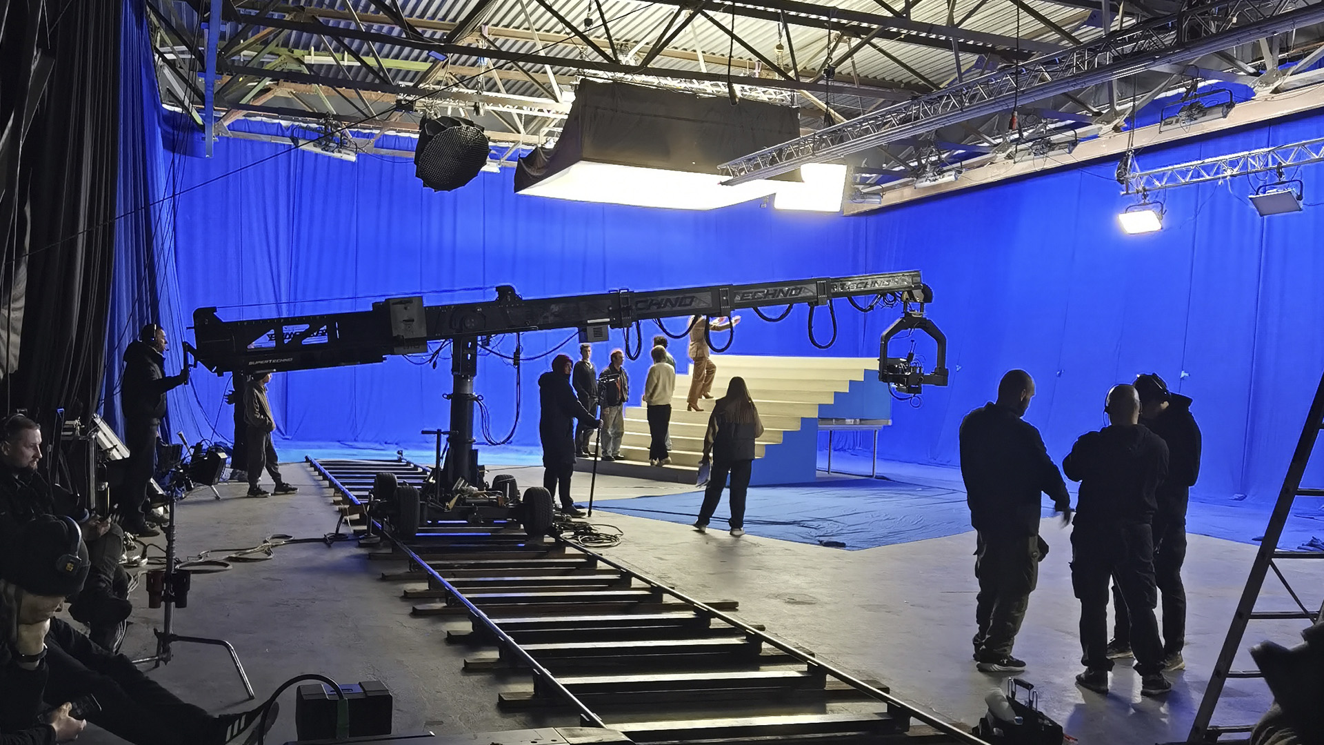 chromakey студія київ зйомка з операторським краном рейки blue screen