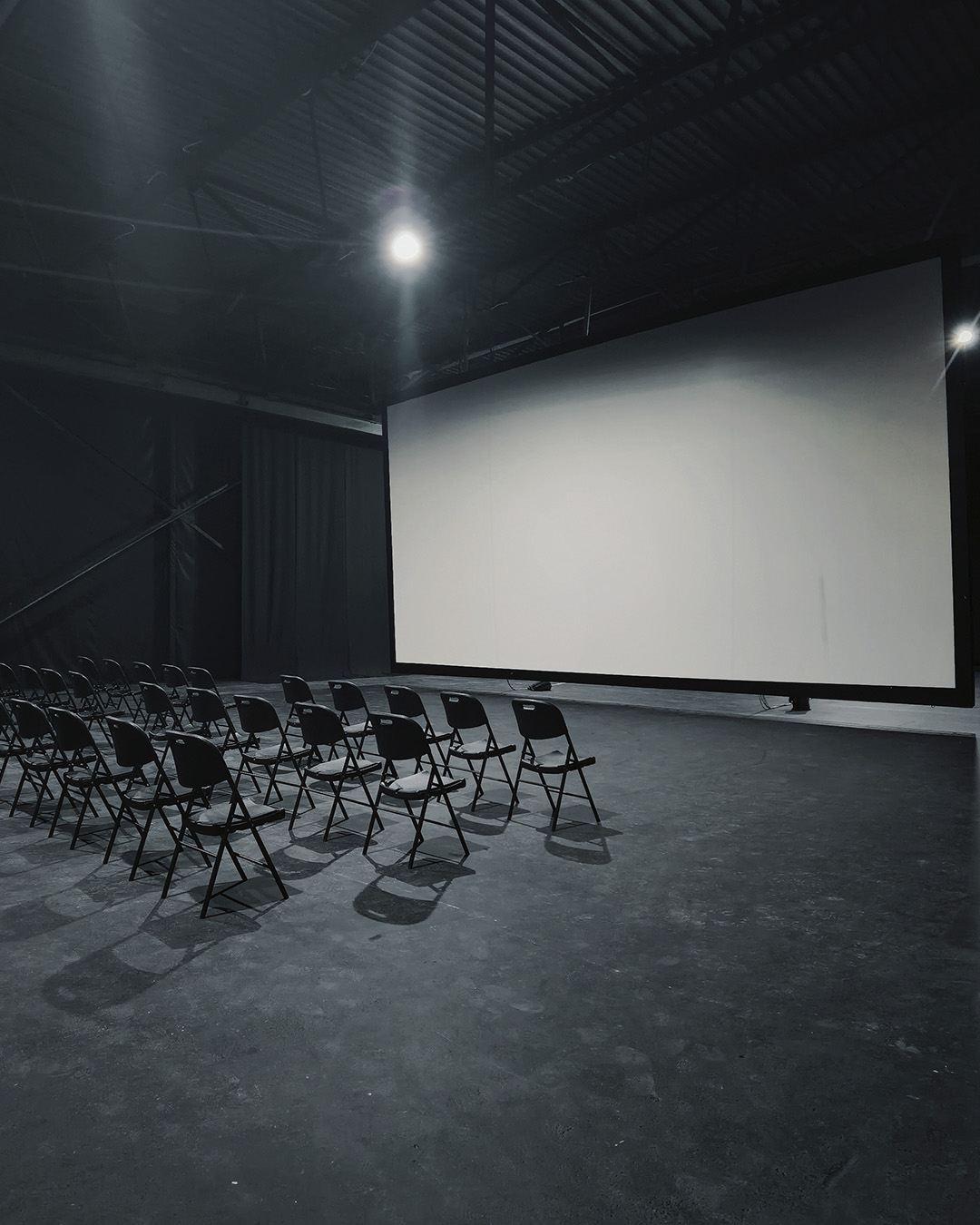 Використання Softbox як фонового кіноекрана для кінопоказів