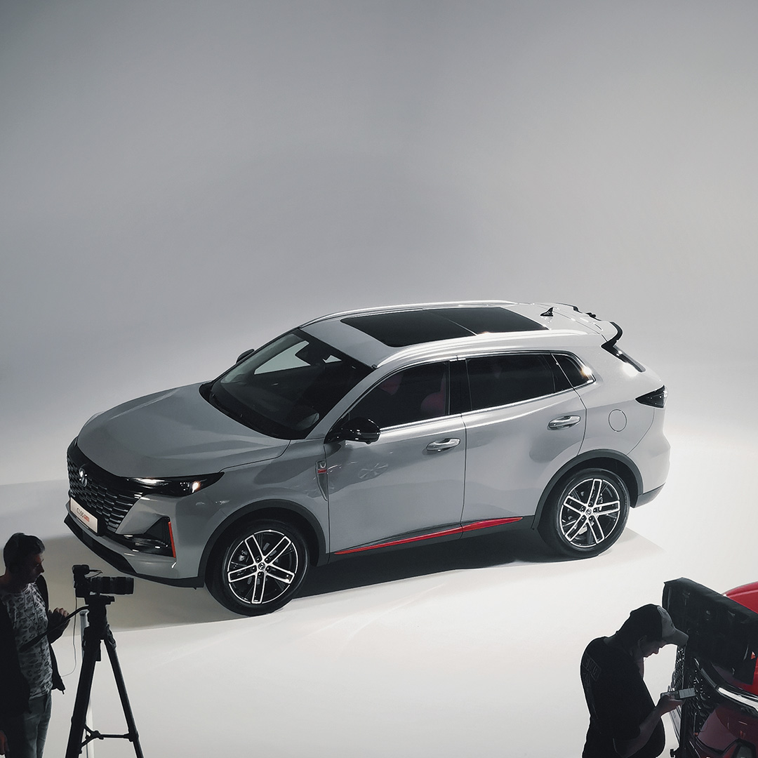 енда павільйону для зйомок, студія з великою циклорамою, зйомка авто у студії, павільйон для зйомок реклами