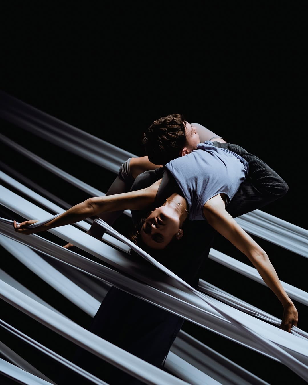 велика біла циклорама для зйомок реклами SOVA x The HARDKISS | Юля Саніна