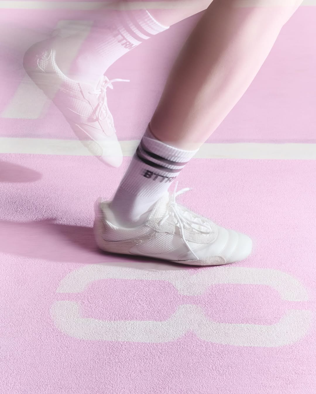 Знімальний хаб SP Studio одночасна зйомка фото та відео кампейну BetterMe