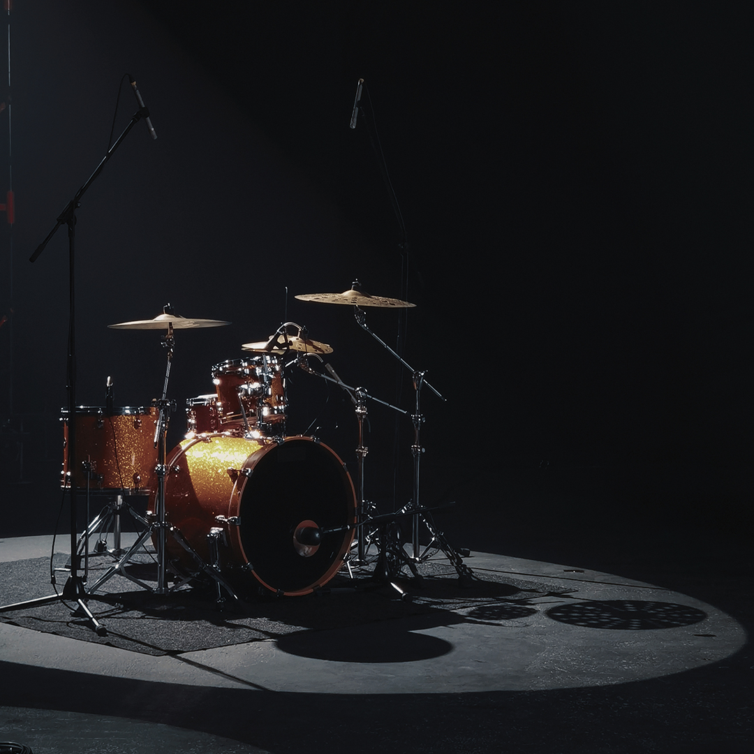 ренда чорного павільйону для зйомок у Києві: ідеальне поглинання світла для live-контенту