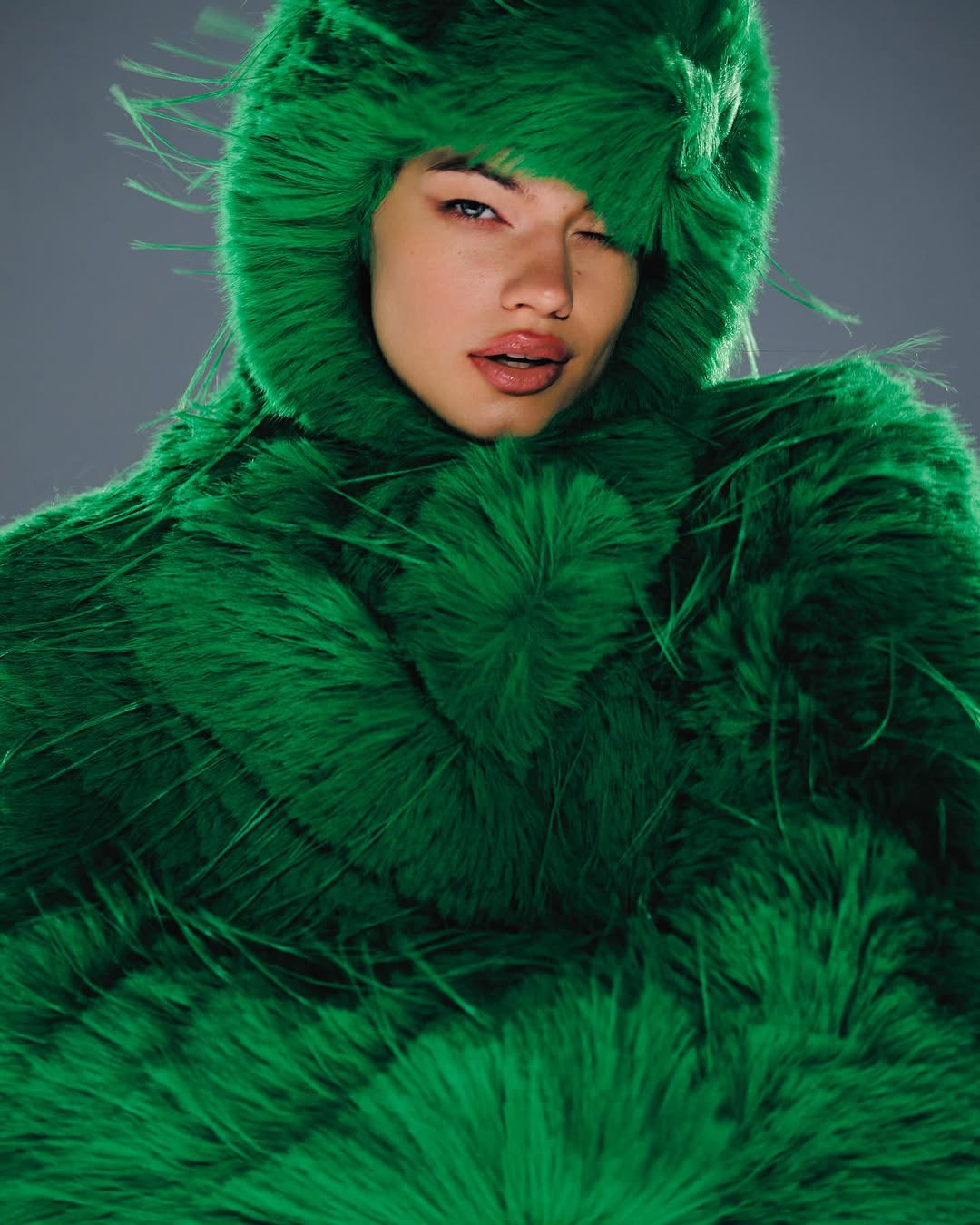 Cultnaked-фотозйомка-в-чорній-студії-на-чорній-циклорамі-Київ-оренда