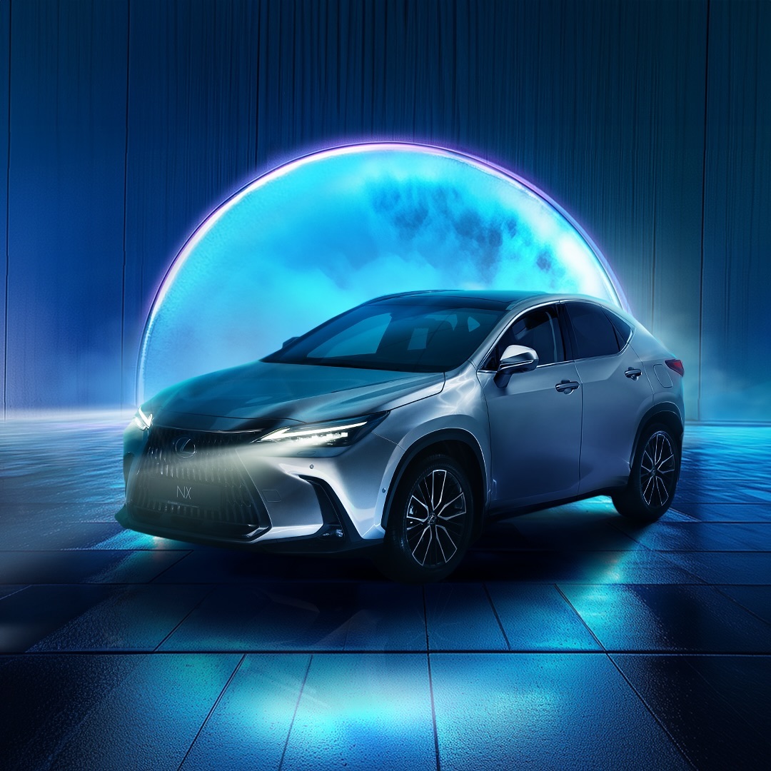 Зйомка авто для Lexus: контроль відблисків на великій білій циклорамі