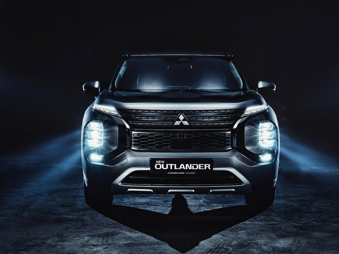 Чорний павільйон SP Studio — ідеальна локація для авто‑зйомки