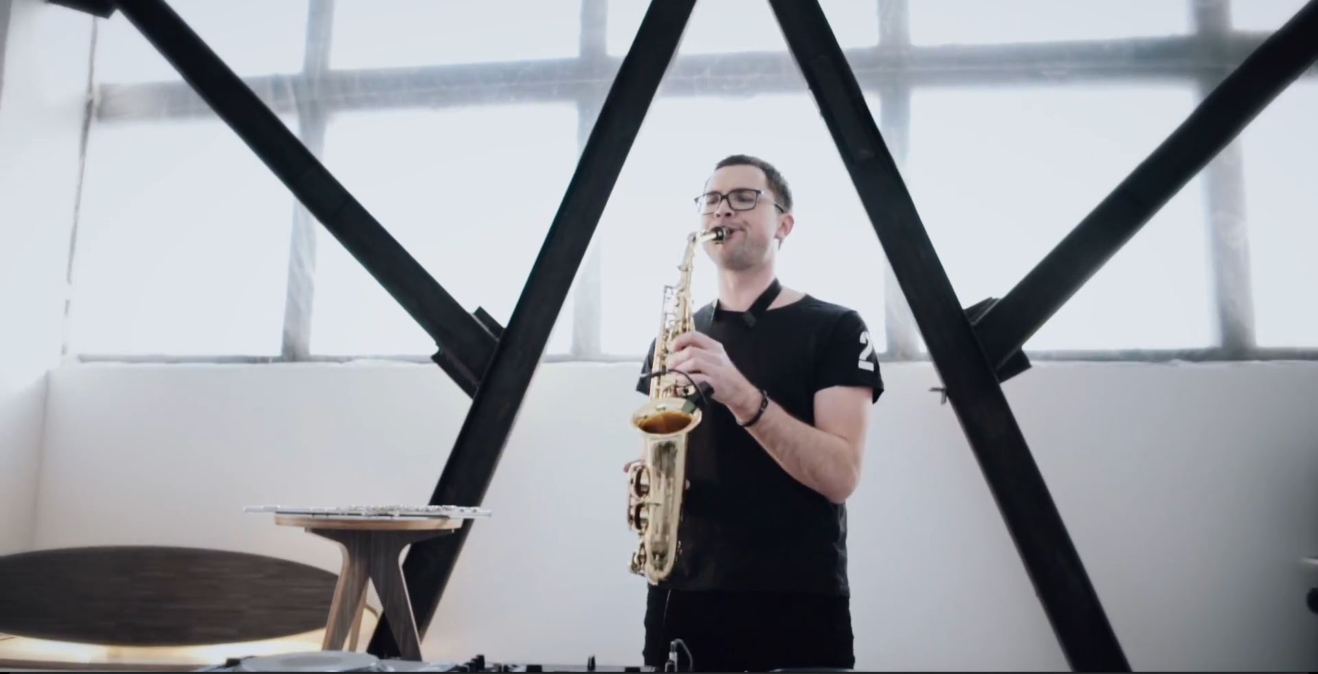 KOYYA - DJ SAX AND FLUTEBOX PLAYER | Оренда білої циклорами Київ | Велика біла циклорама Київ | Оренда циклорами | Оренда павільйону Київ | Біла циклорама Київ | Павільйон з циклорамою | Оренда знімального павільйону |