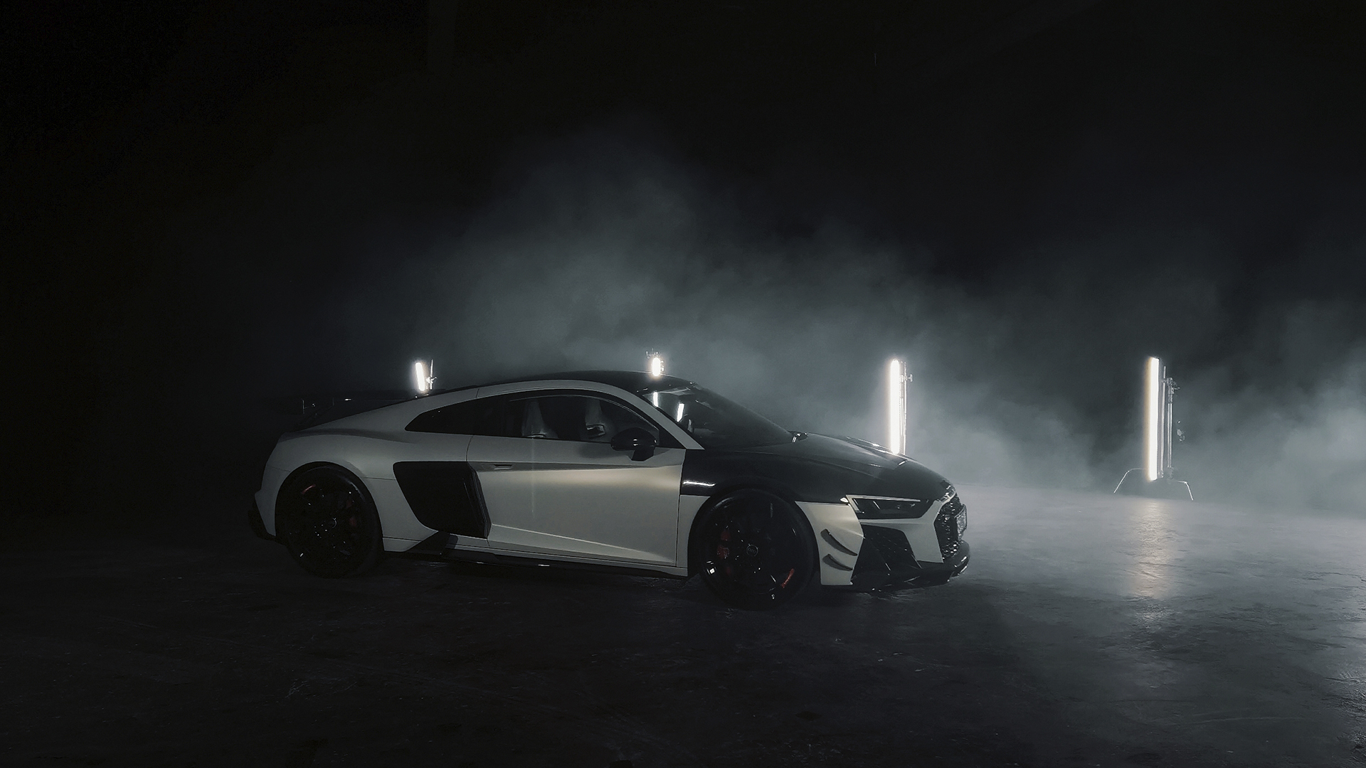 Фотосесія авто Київ | Тюнінг Audi R8 від South Art у чорному павільйоні STAGE 1