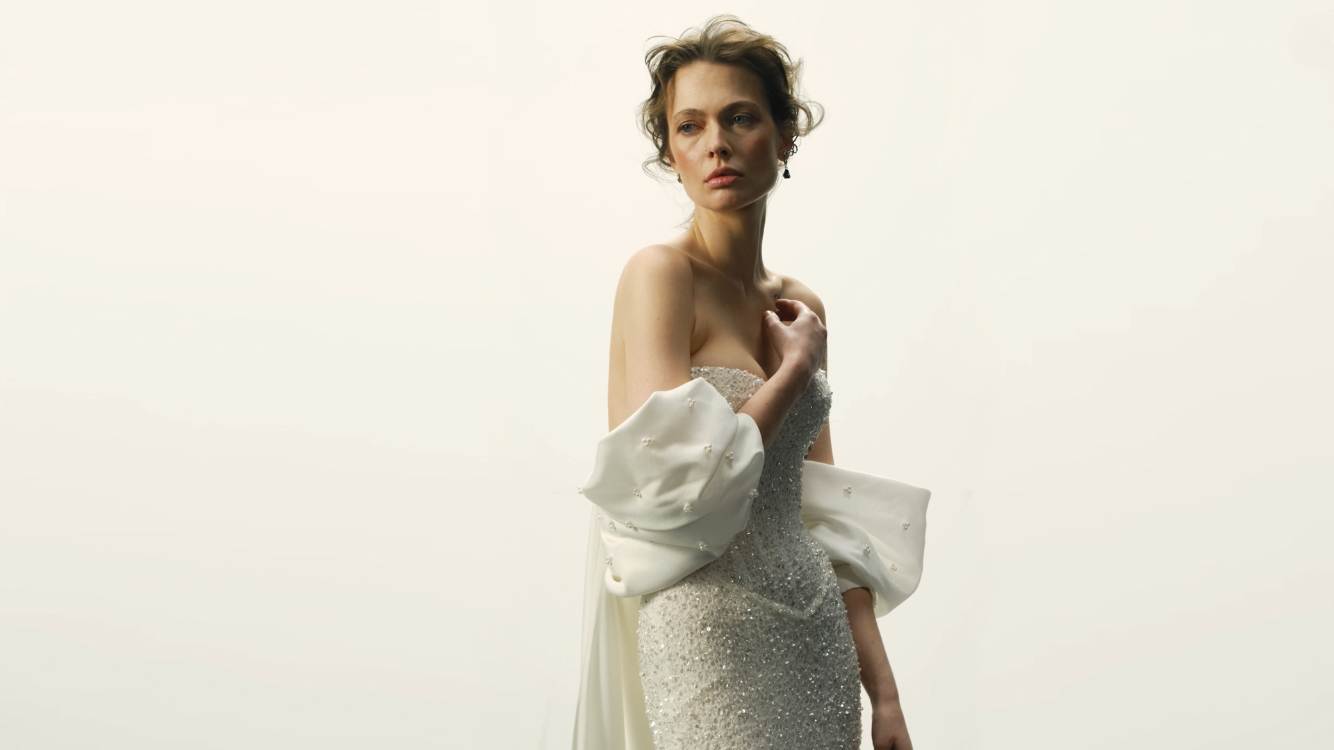 VIERO BRIDAL | wedding dresses | Чорний павільйон Київ | Чорний павільйон оренда Київ | Павільйон для зйомок | Знімальний павільйон Київ оренда | Знімальний павільйон із чорною циклорамою |