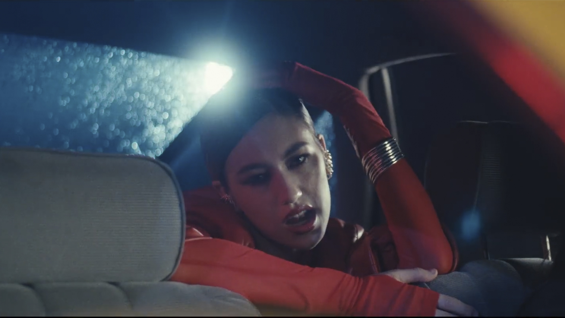Ulyana-Shuba-Taxi-Music-Зйомка-авто-в-студії-Video-Car-Shooting-автомобільна-зйомка-на-білій-циклорамі-Київ