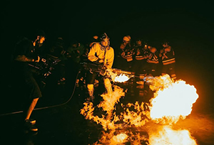 KUTOVYI-Глиба-мокра-підлога-ефект-мокрої-підлоги-для-зйомок-чорний-павільйон-кіносвітло-для-зйомки-студія-для-фотозйомки