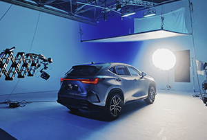 фото-зйомка-в-студії-з-білою-циклорамою-для-автомобіля-Lexus-Київ