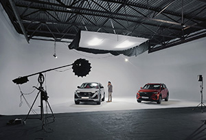 Зйомка-презентації-Changan-Auto-Ukraine-в-студії-на-білій-циклорамі-Київ