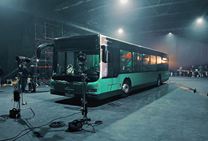 Студія-для-зйомок-великого-транспорту-Автомобільна-зйомка-Зйомка-автомобіля-в-кліпі-PARFENIUK-Провела-екскурсію