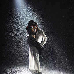 Анна Трінчер зйомка в студії під дощем | зйомка з водою Київ | знімальний павільйон київ |  теплий дощ для зйомок в студії