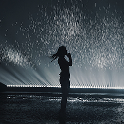 Зйомка під дощем | Штучний дощ аквазона Київ | ціни на аквазону оренда | басейн фотостудія у Києві | басейн у фотостудії | Фотостудія з мокрою підлогою