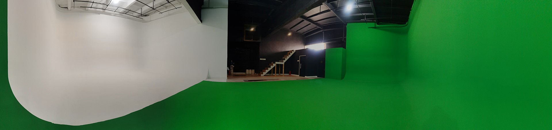 Оновлений павільйон для зйомок на білій циклорамі та великій хромакей циклорамі в SP1 Київ